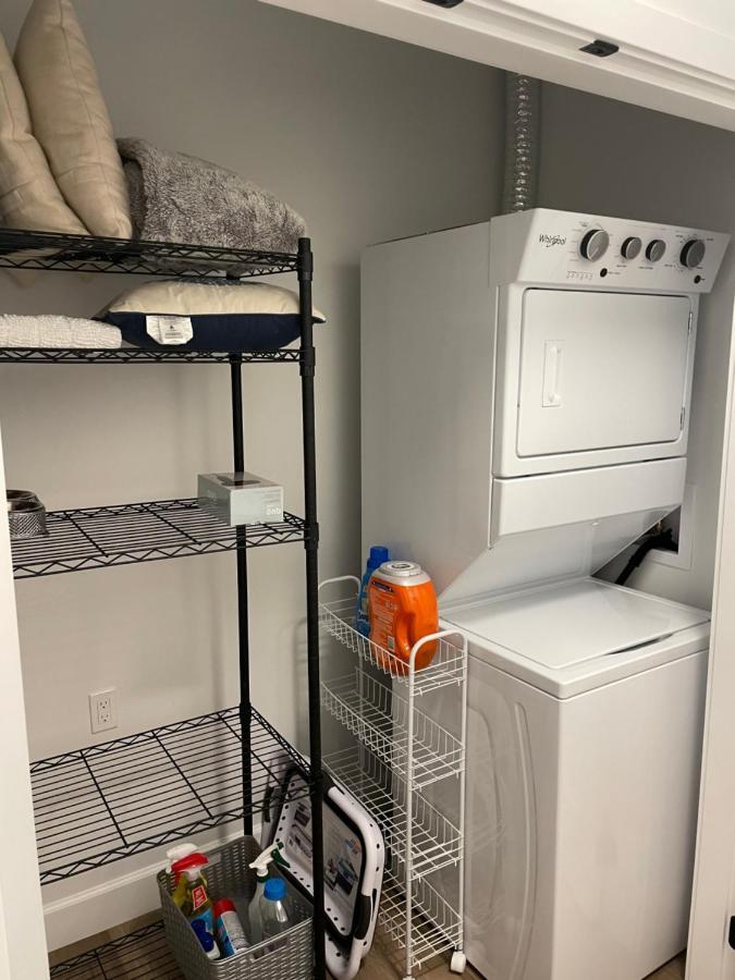 Adorable 1 Bedroom Suite- A Skip To Galloping Goose Victoria Exterior photo