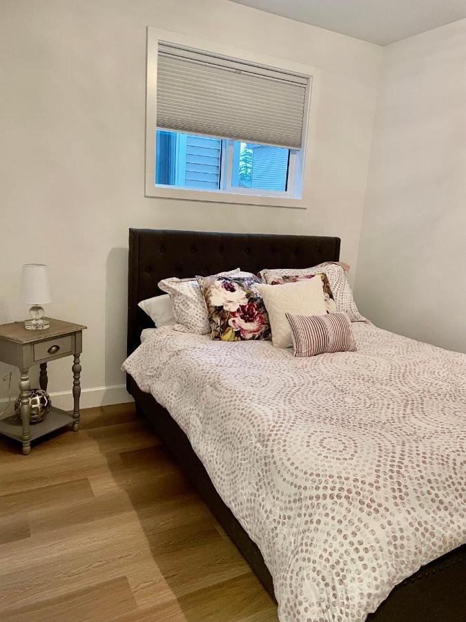 Adorable 1 Bedroom Suite- A Skip To Galloping Goose Victoria Exterior photo